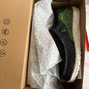 Brand new in box mens hey dudes 12